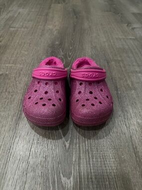 CROCS Kids' Glitter Clog in Bright Pink